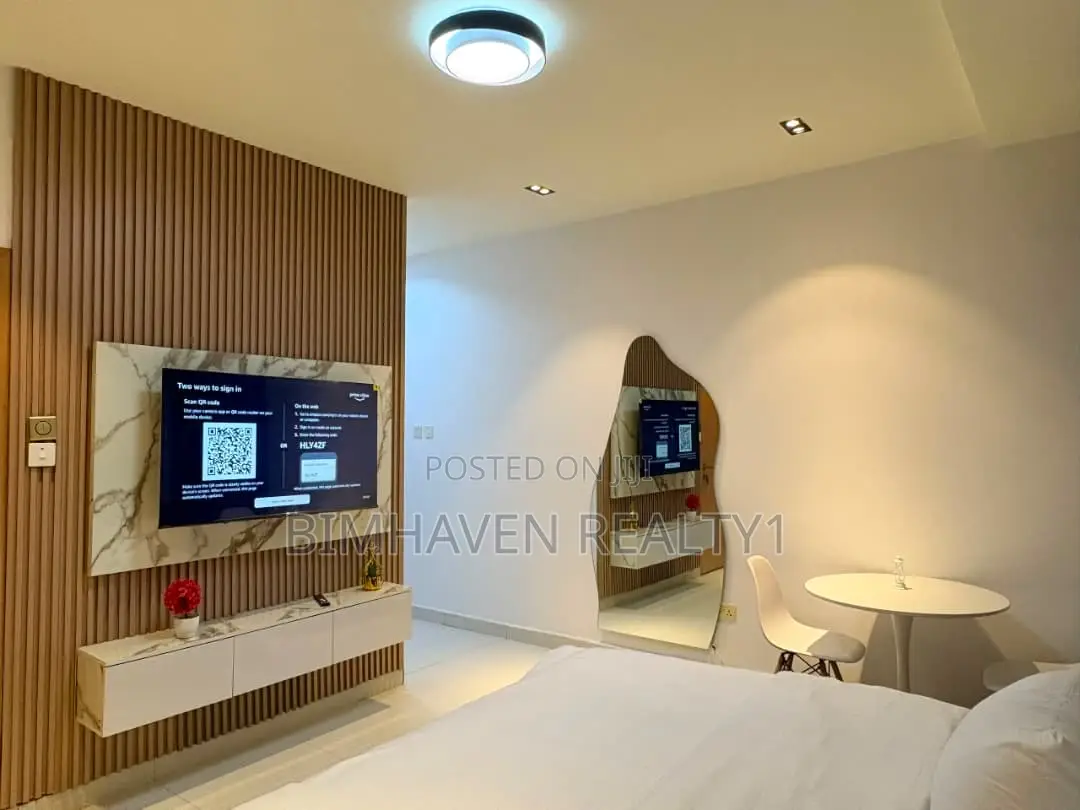 Premium Shortlet in Ikeja – Fast Wi-Fi, Smart TV Constant Power
