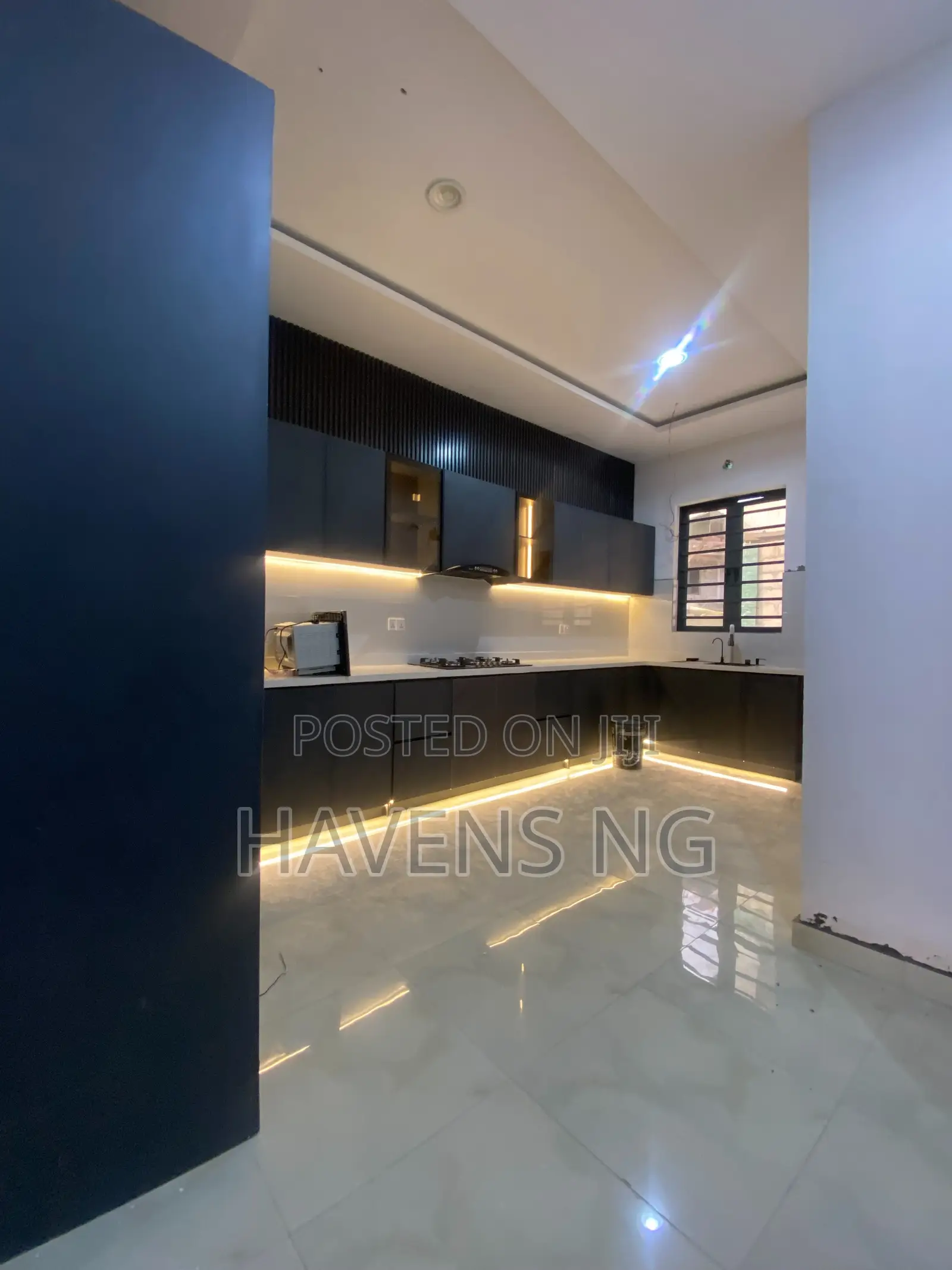 4bdrm Apartment in Lekki Phase 1 for sale