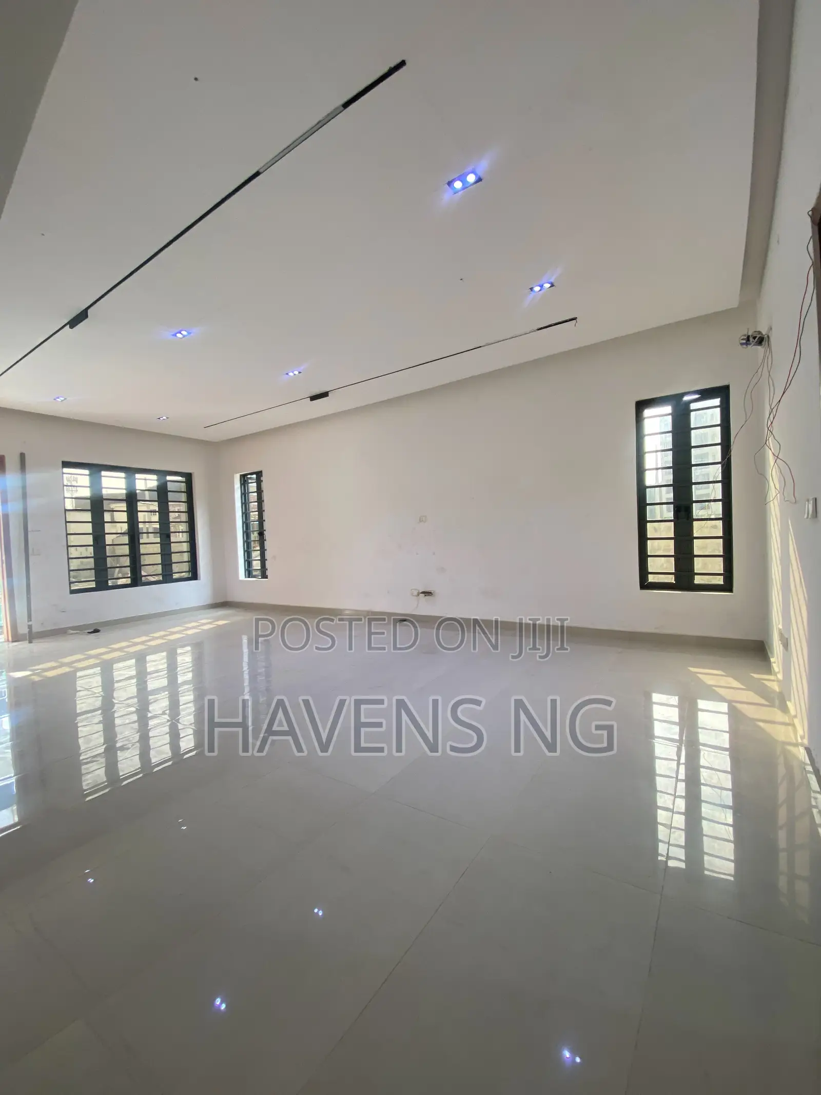 4bdrm Apartment in Lekki Phase 1 for sale
