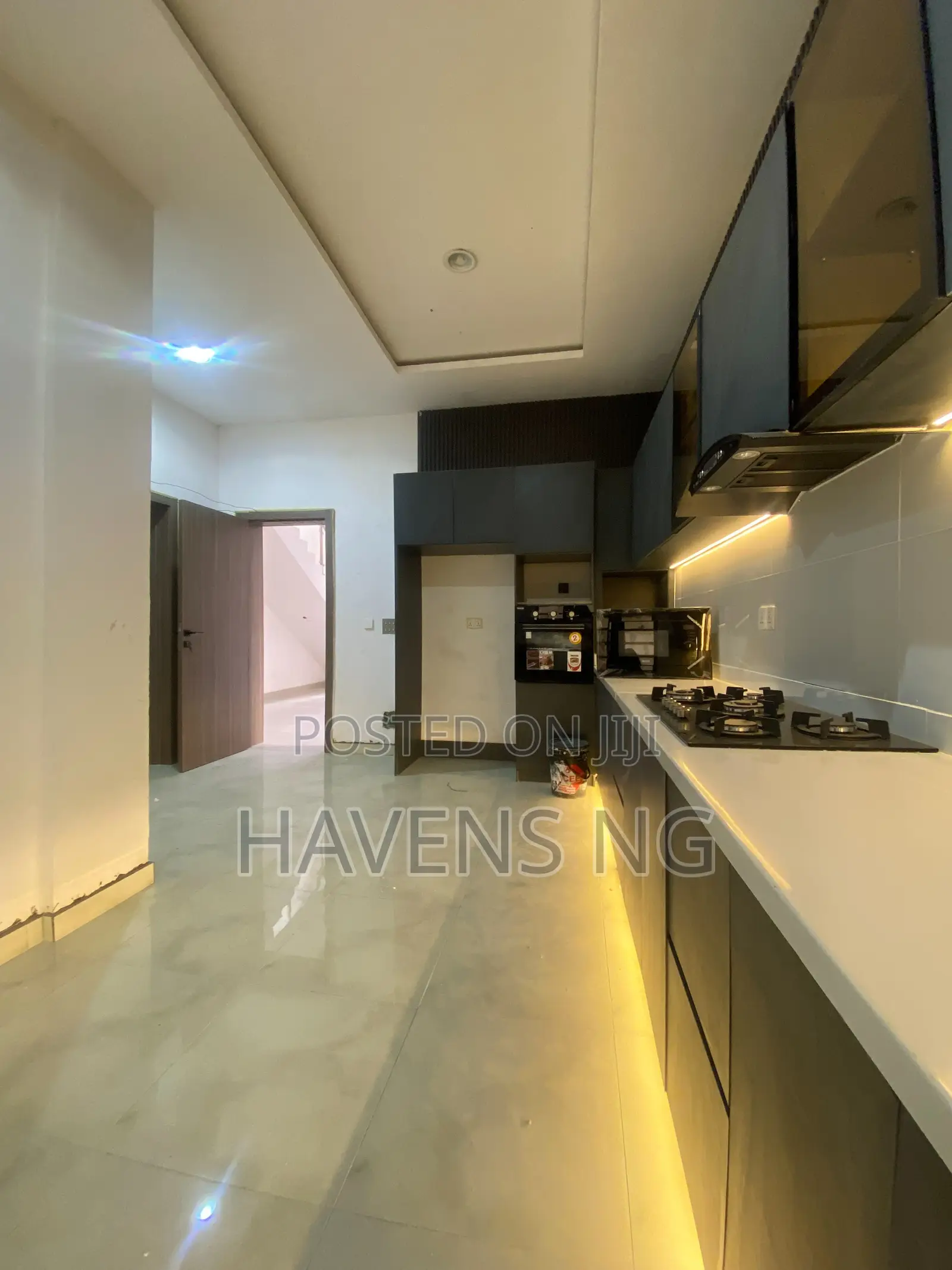 4bdrm Apartment in Lekki Phase 1 for sale