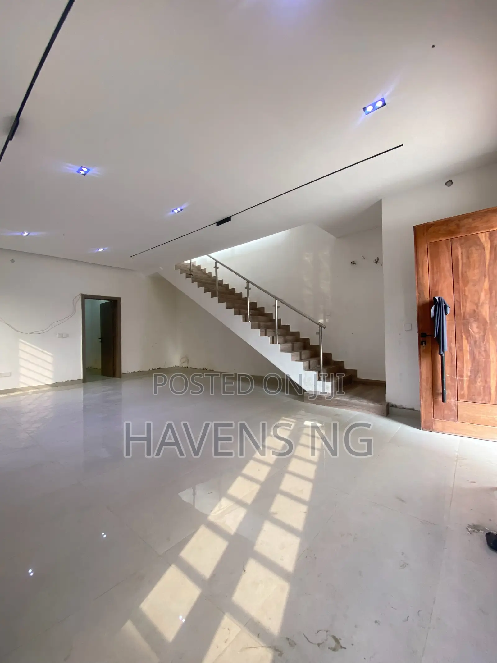 4bdrm Apartment in Lekki Phase 1 for sale