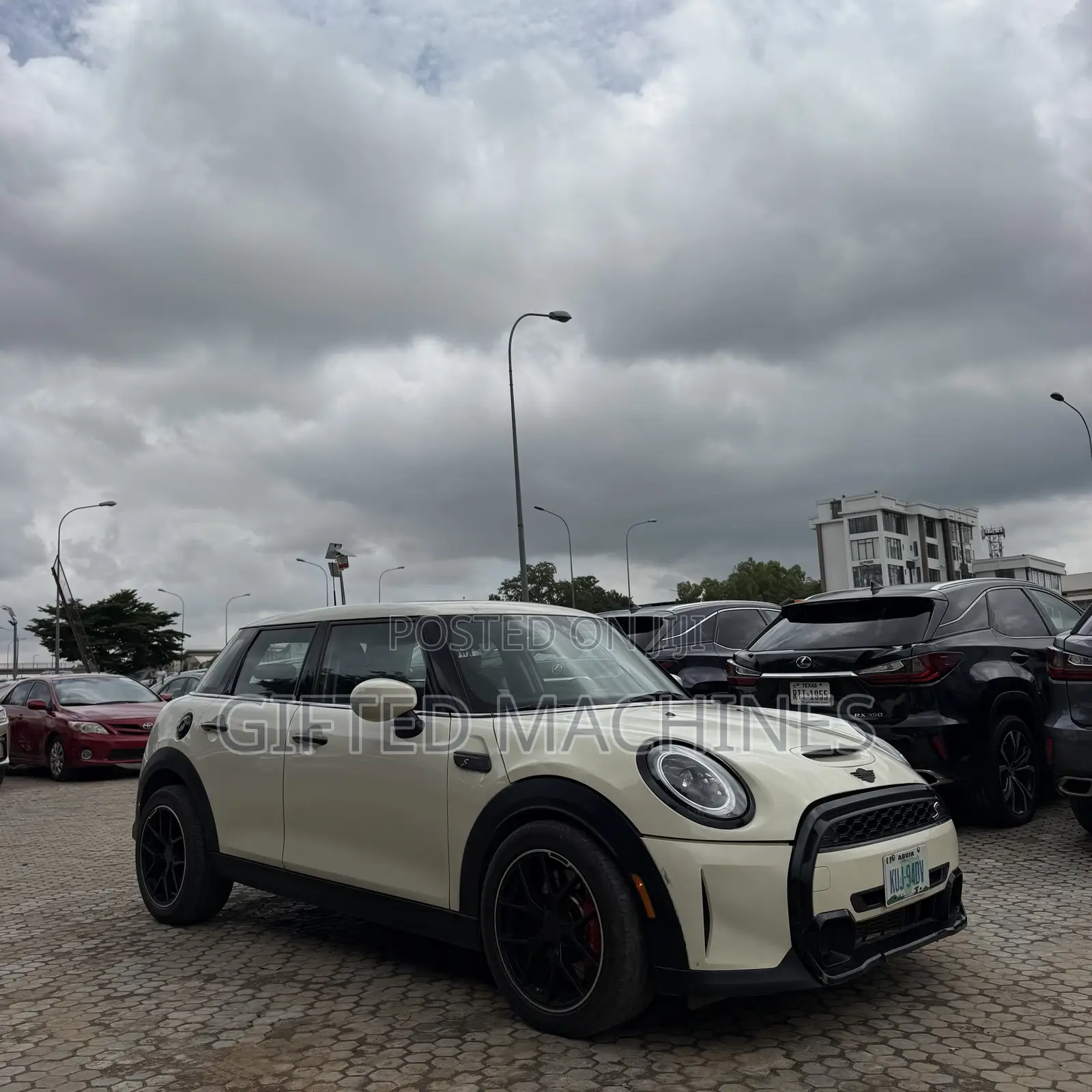Mini Cooper 2022 Gold