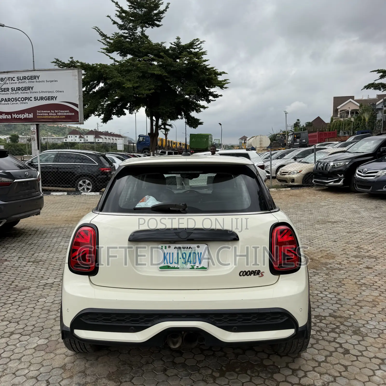 Mini Cooper 2022 Gold