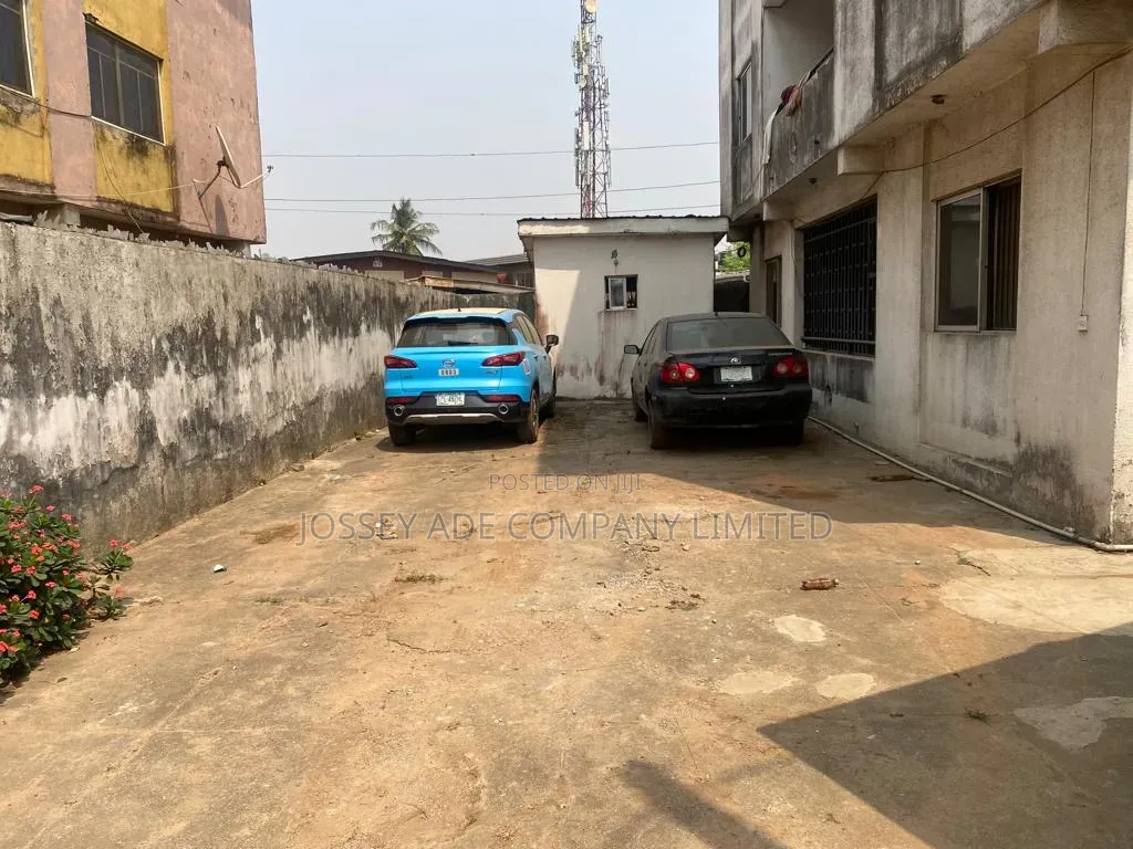 Furnished 3bdrm Block of Flats in Akowonjo for sale