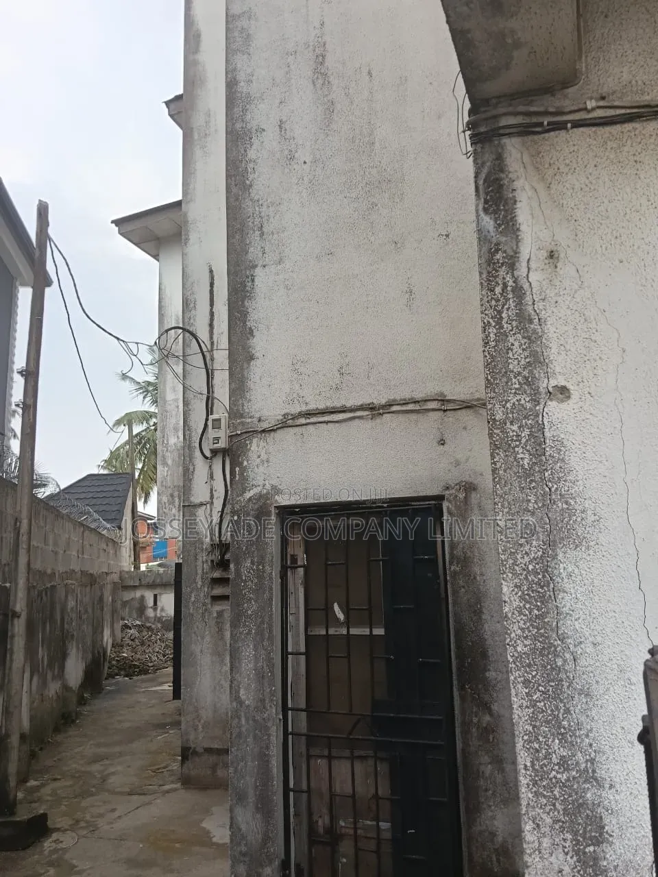 Furnished 3bdrm Block of Flats in Akowonjo for sale