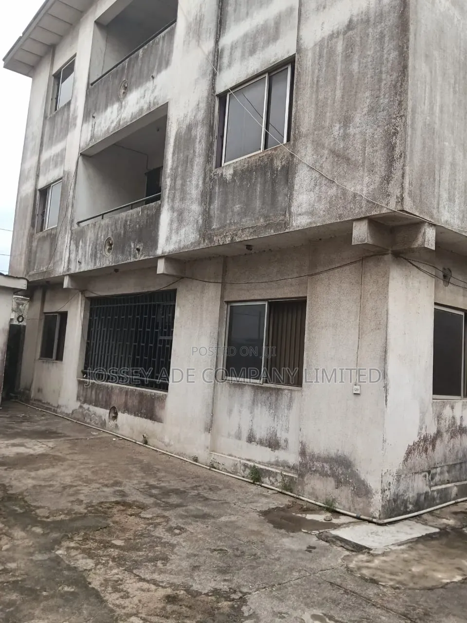 Furnished 3bdrm Block of Flats in Akowonjo for sale