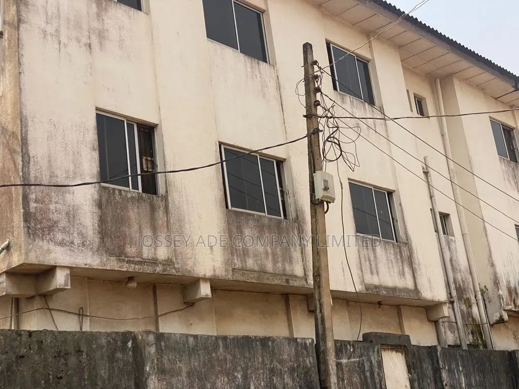 Furnished 3bdrm Block of Flats in Akowonjo for sale