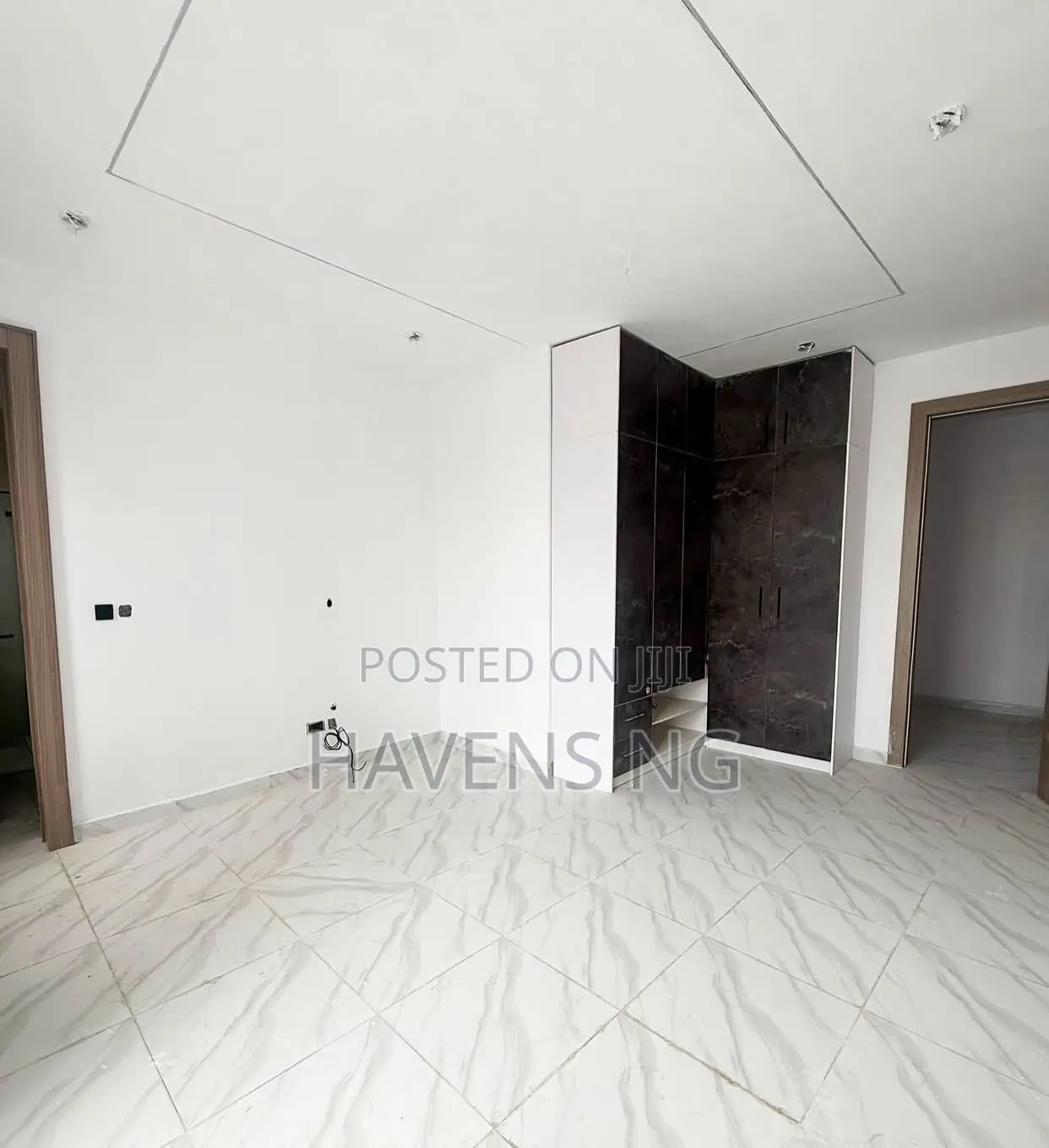3bdrm Apartment in Lekki Phase 1 for sale