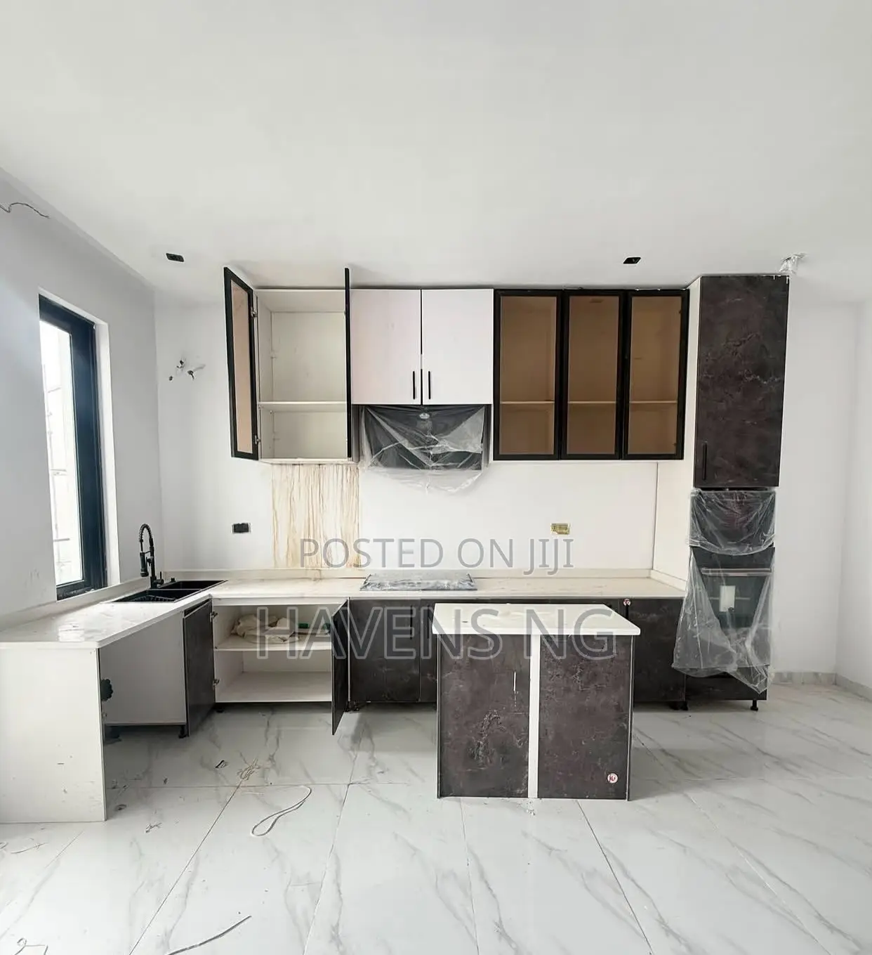 3bdrm Apartment in Lekki Phase 1 for sale