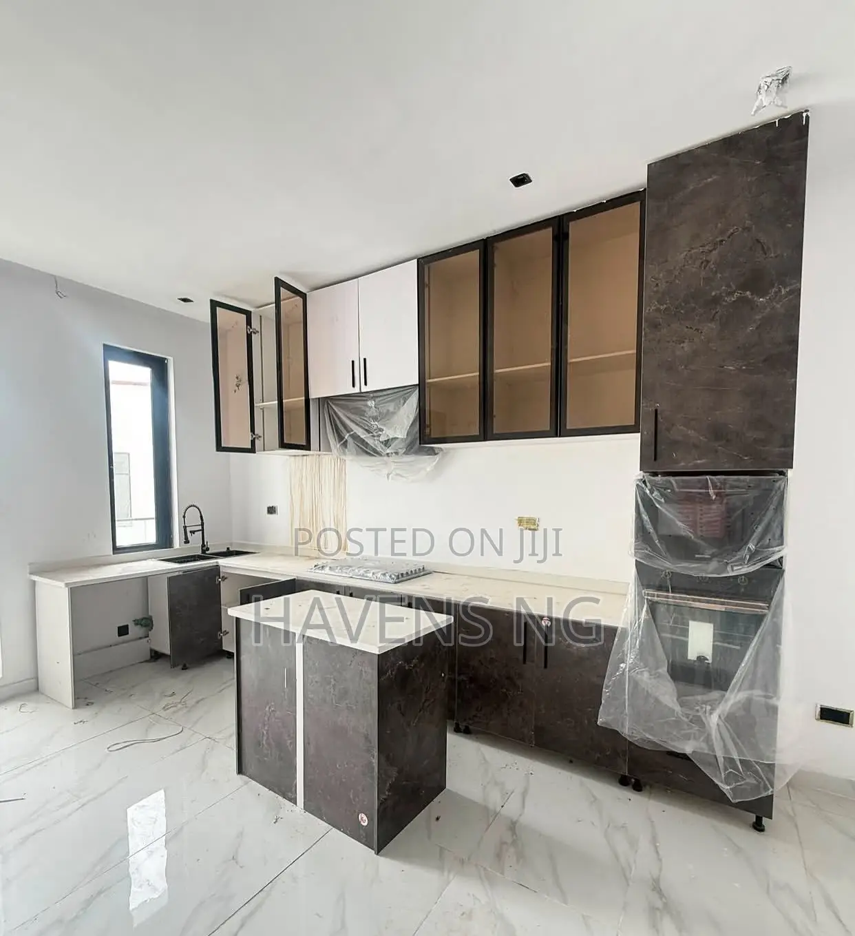 3bdrm Apartment in Lekki Phase 1 for sale