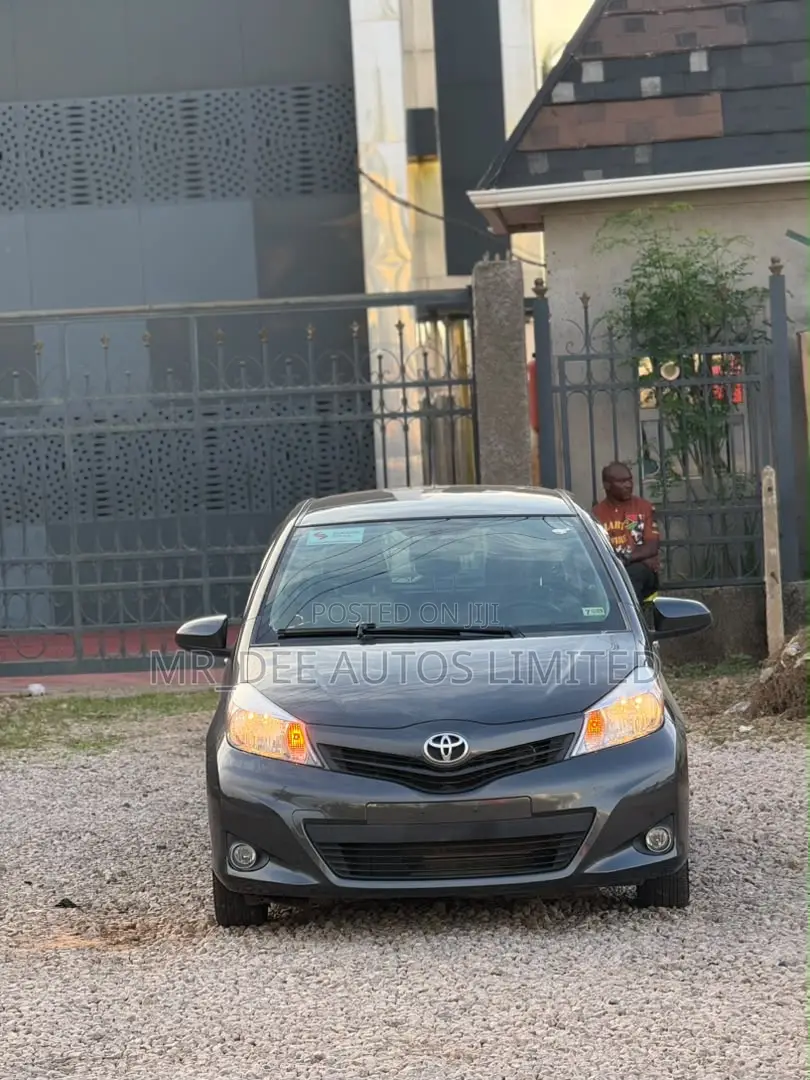 Toyota Yaris 2013 Gray