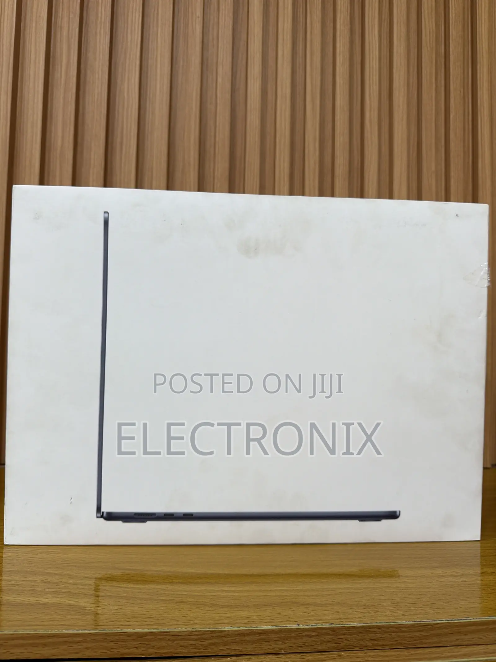 New Laptop Apple MacBook 16GB Apple M4 SSD 256GB