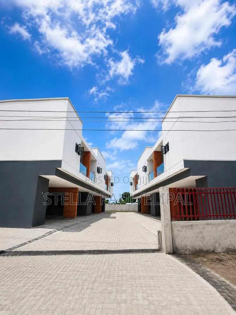 3bdrm Duplex in Abraham Adesanya Estate for sale