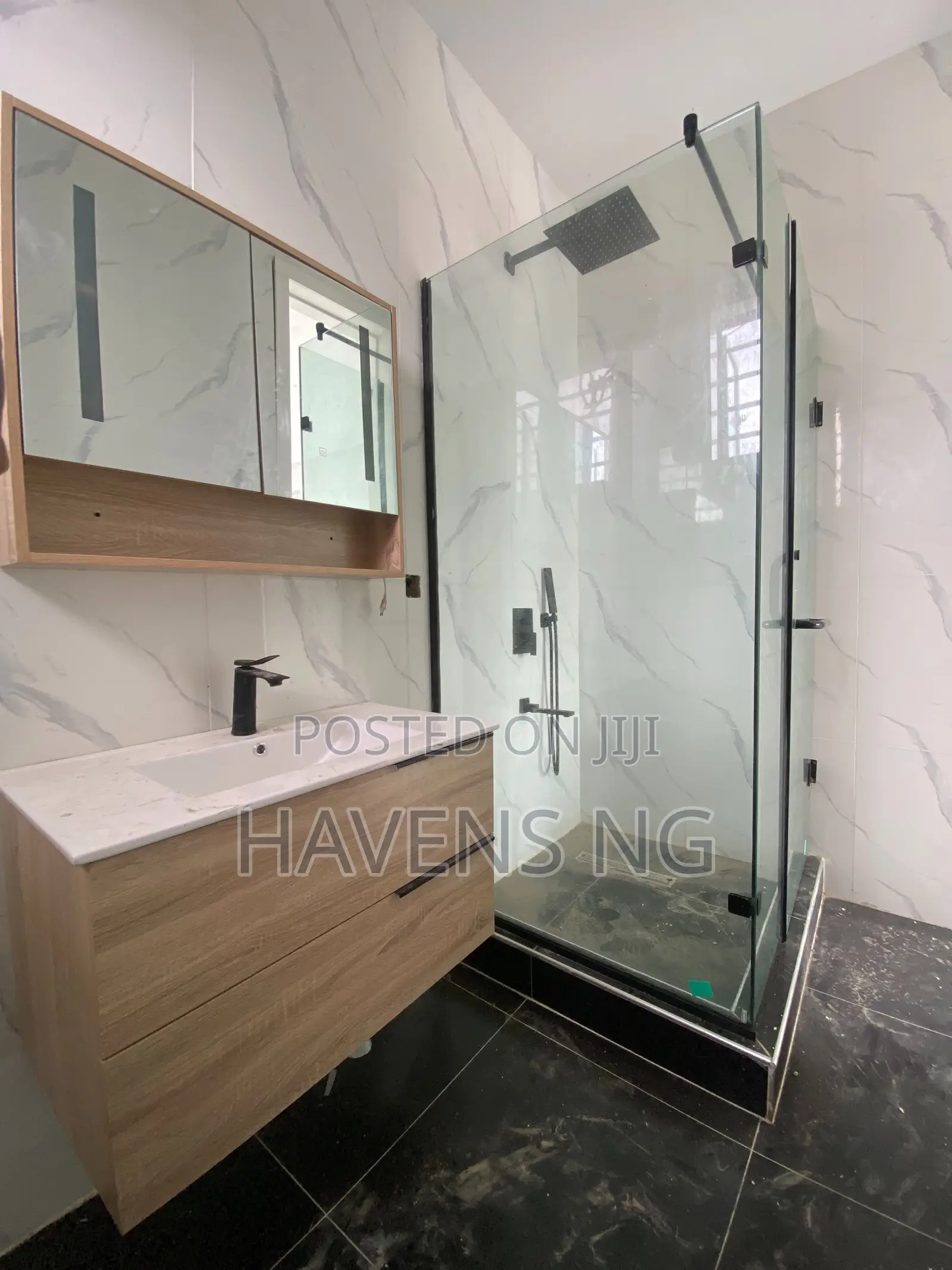 3bdrm Apartment in Lekki Phase 1 for sale