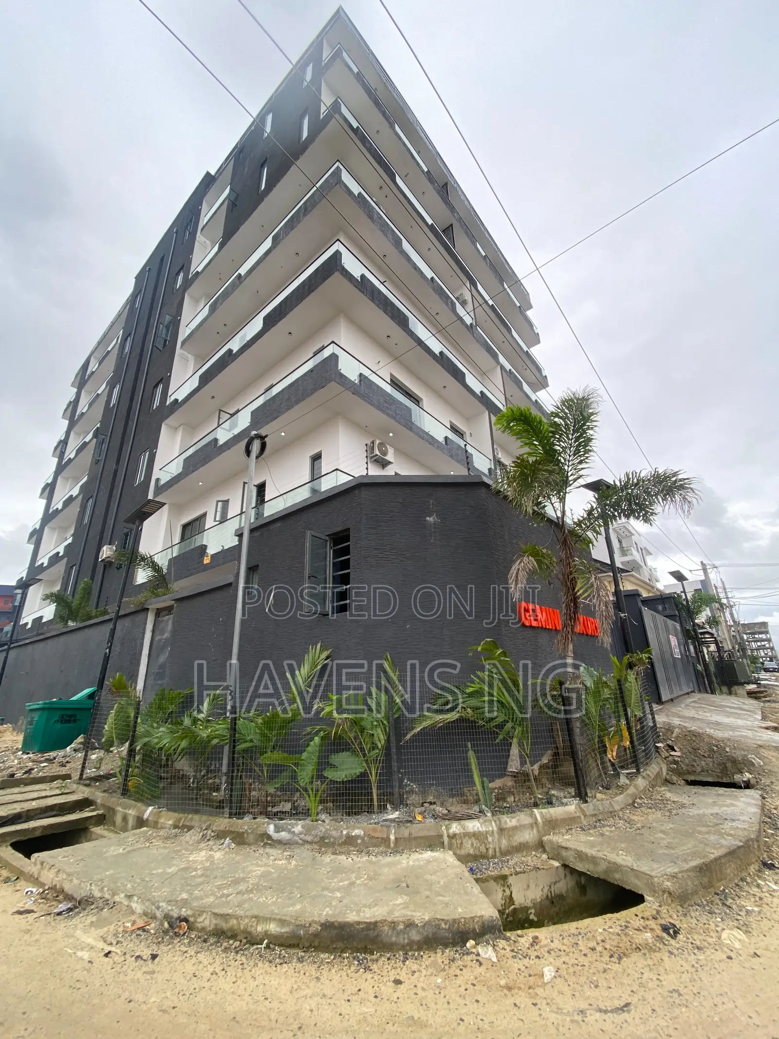 3bdrm Apartment in Lekki Phase 1 for sale