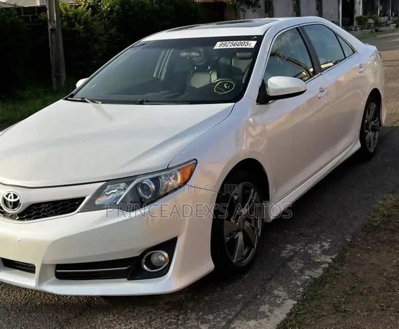 Toyota Camry SE Sport 4dr Sedan (2.5L 4cyl 6A) 2014 Off white