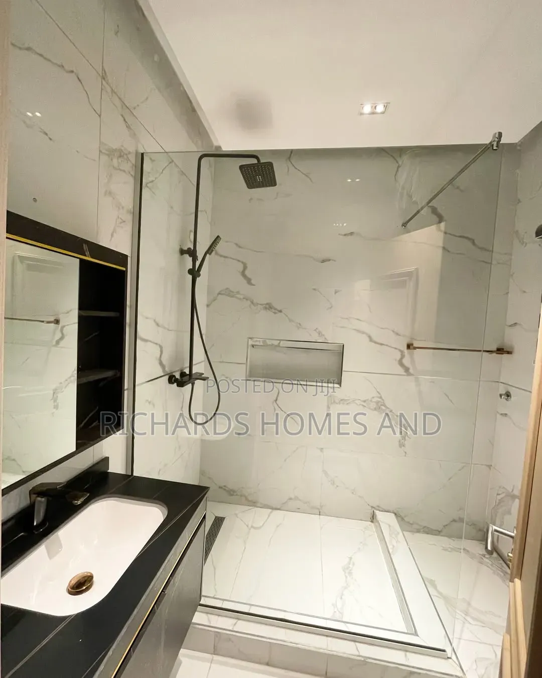 3bdrm Apartment in Banana Island for rent