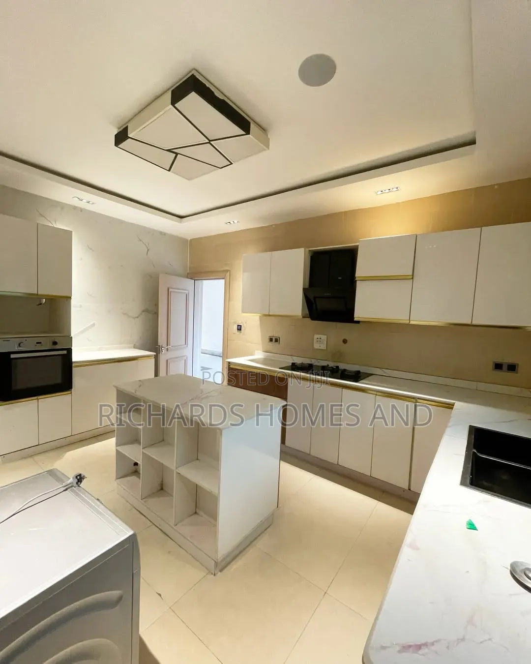 3bdrm Apartment in Banana Island for rent