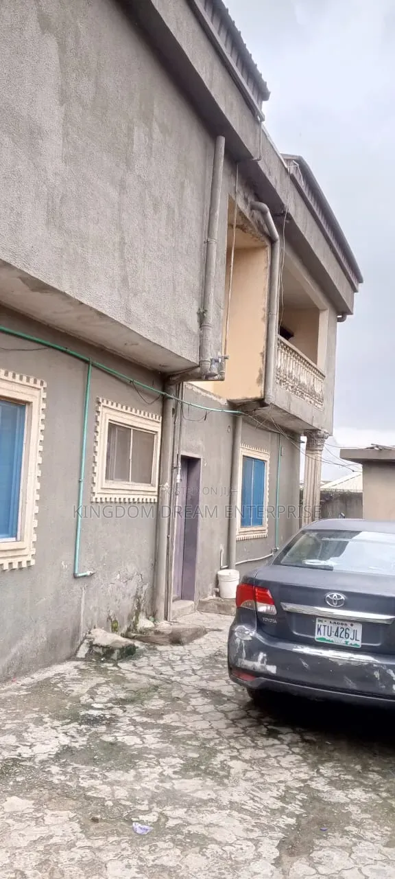 3bdrm Block of Flats in Onipetese Estate, Osapa london for sale