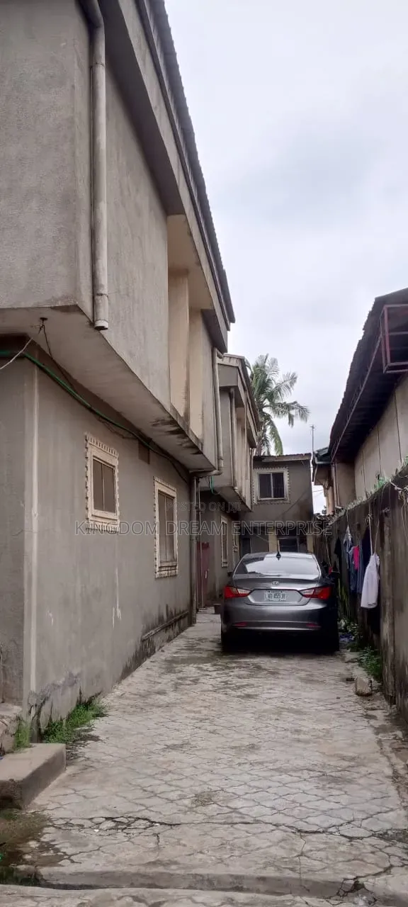3bdrm Block of Flats in Onipetese Estate, Osapa london for sale