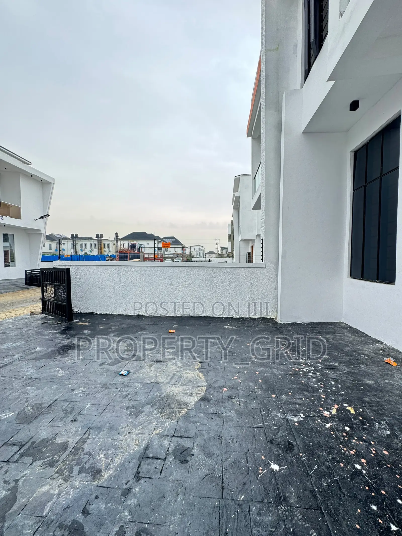 4bdrm Duplex in Ikota for sale