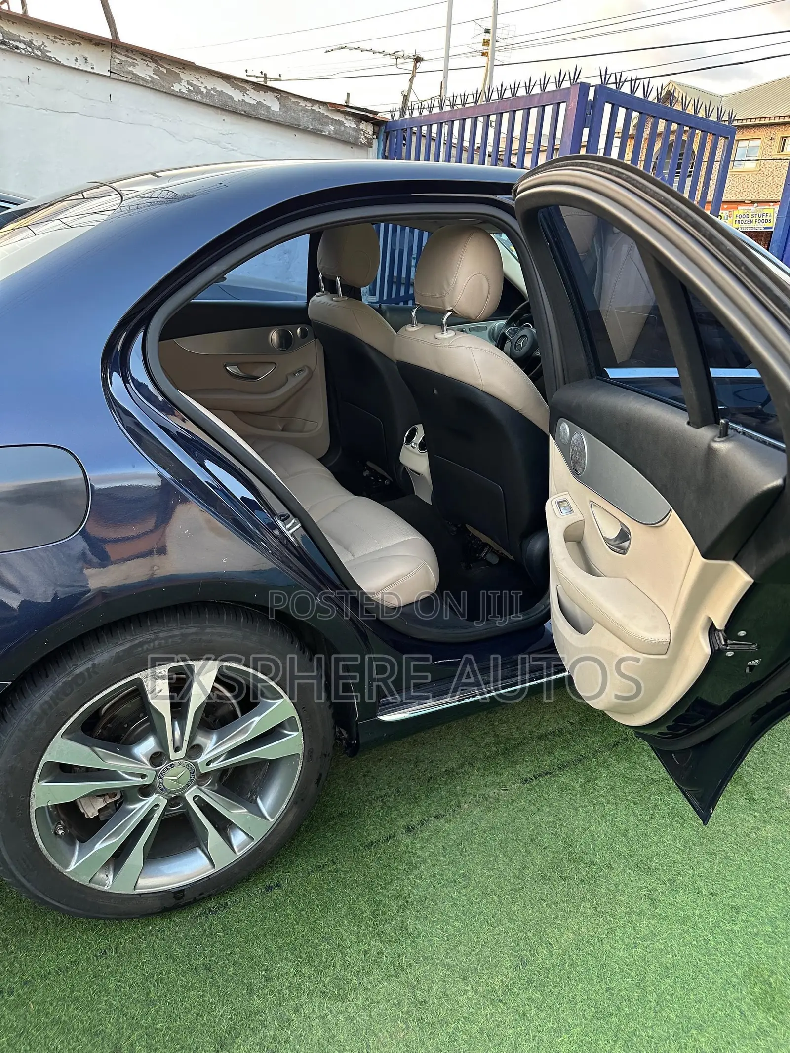 Mercedes-Benz C300 2017 Blue