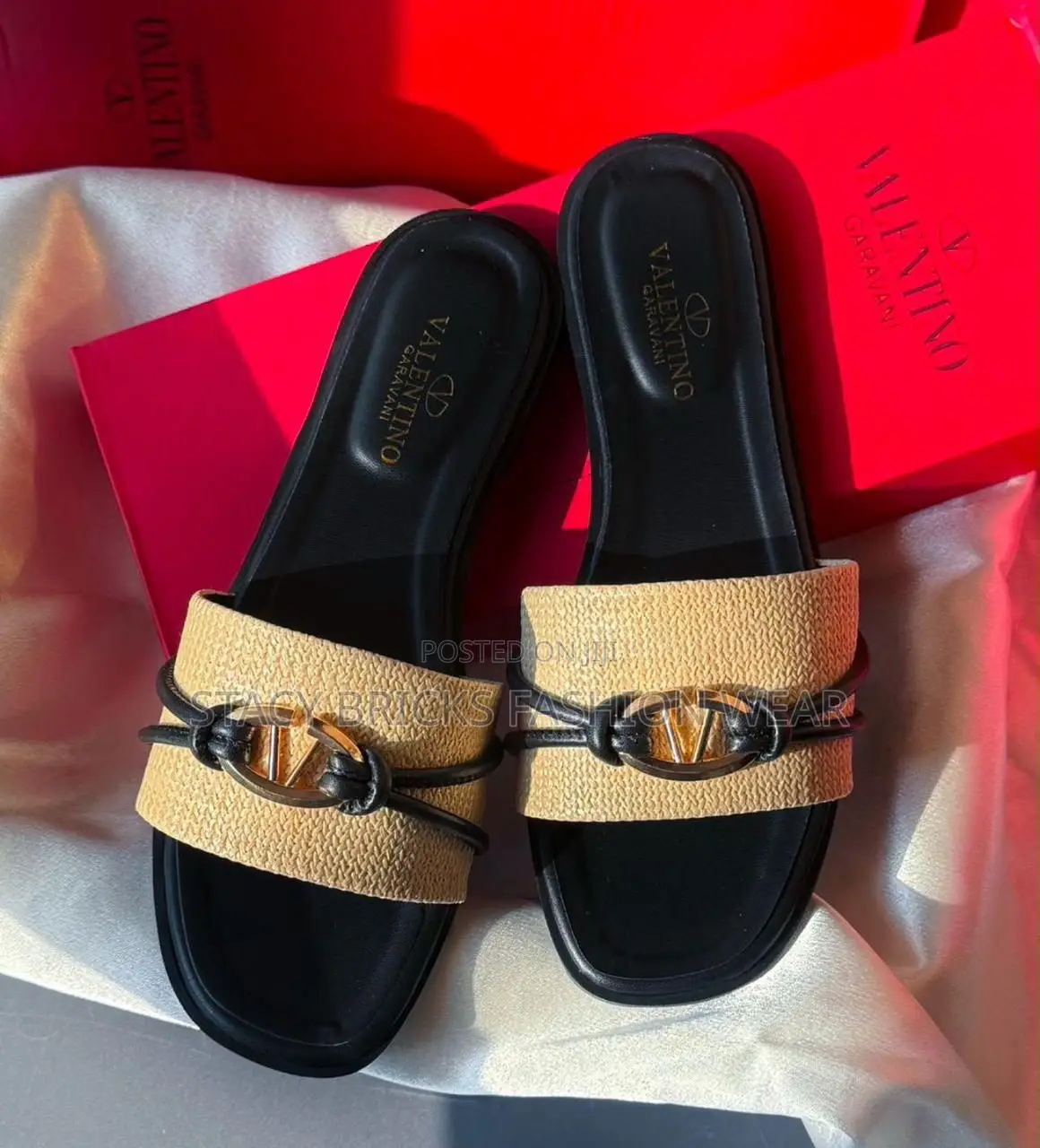 Valentino Slippers Comes With Branded Box