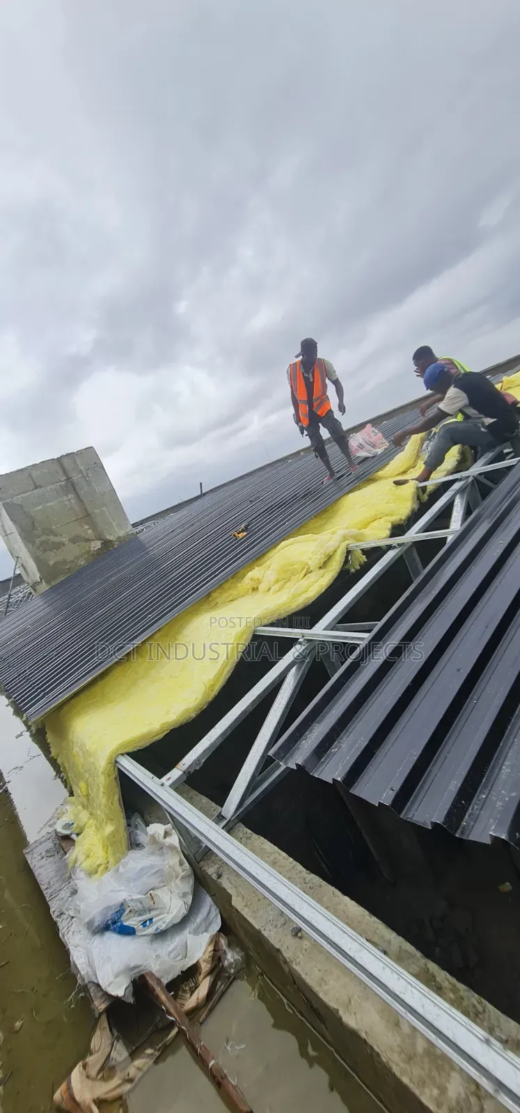 Galvanized Steel Roof Trusses Constructions and Aluminium Installation