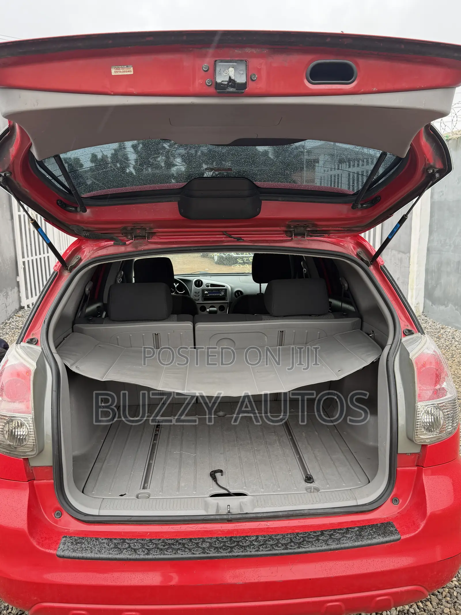 Toyota Matrix Hatchback FWD (1.8L 4cyl 5M) 2007 Red