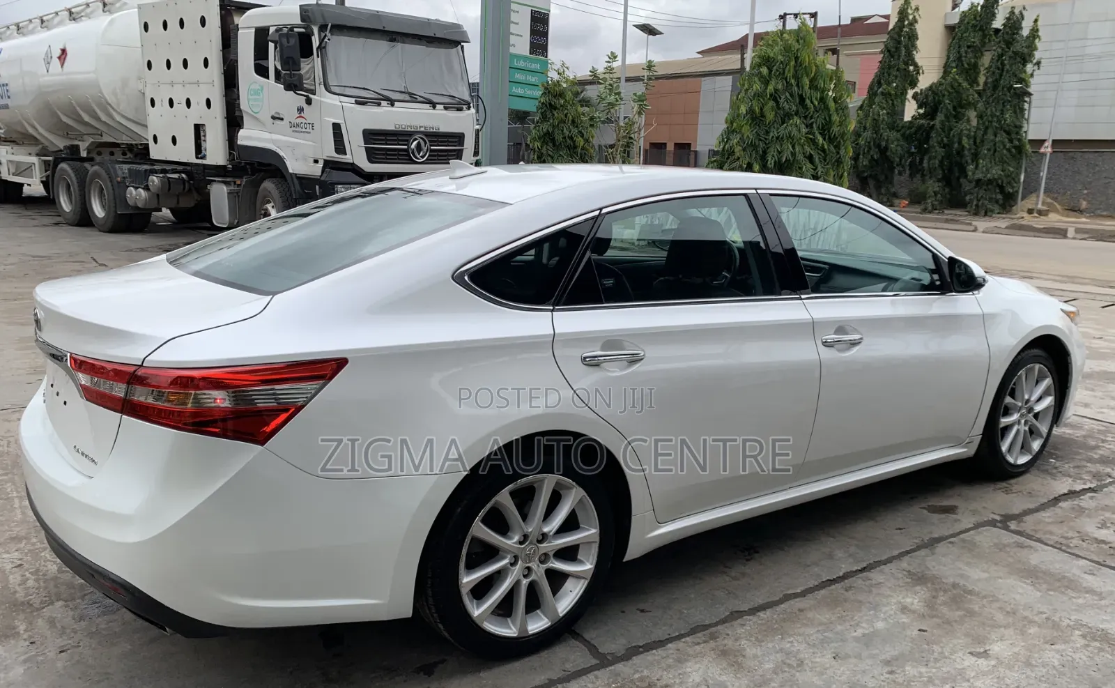 Toyota Avalon Limited 4dr Sedan (3.5L 6cyl 6A) 2015 White