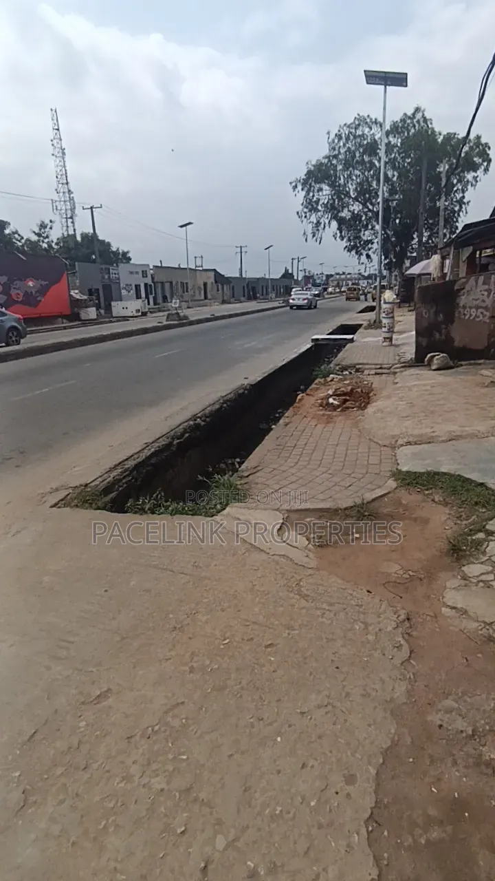 Big Mini Warehouse Along the Main Road at Alimosho Iyana Ipaja Lagos