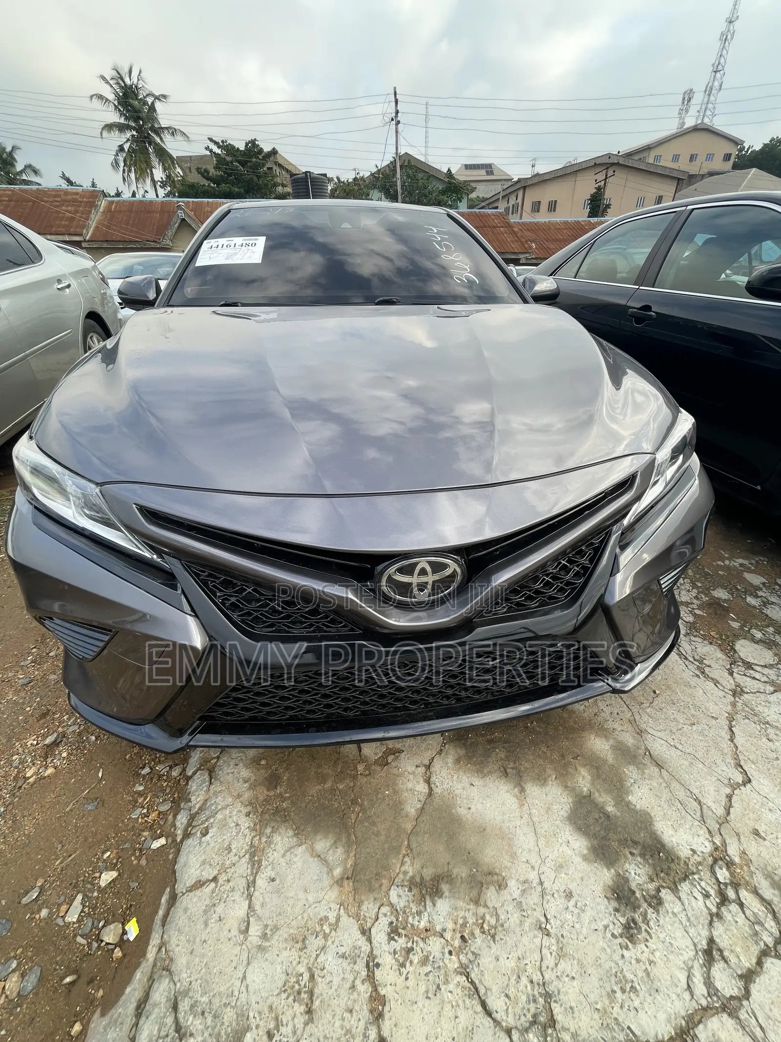 Toyota Camry SE FWD 2020 Gray