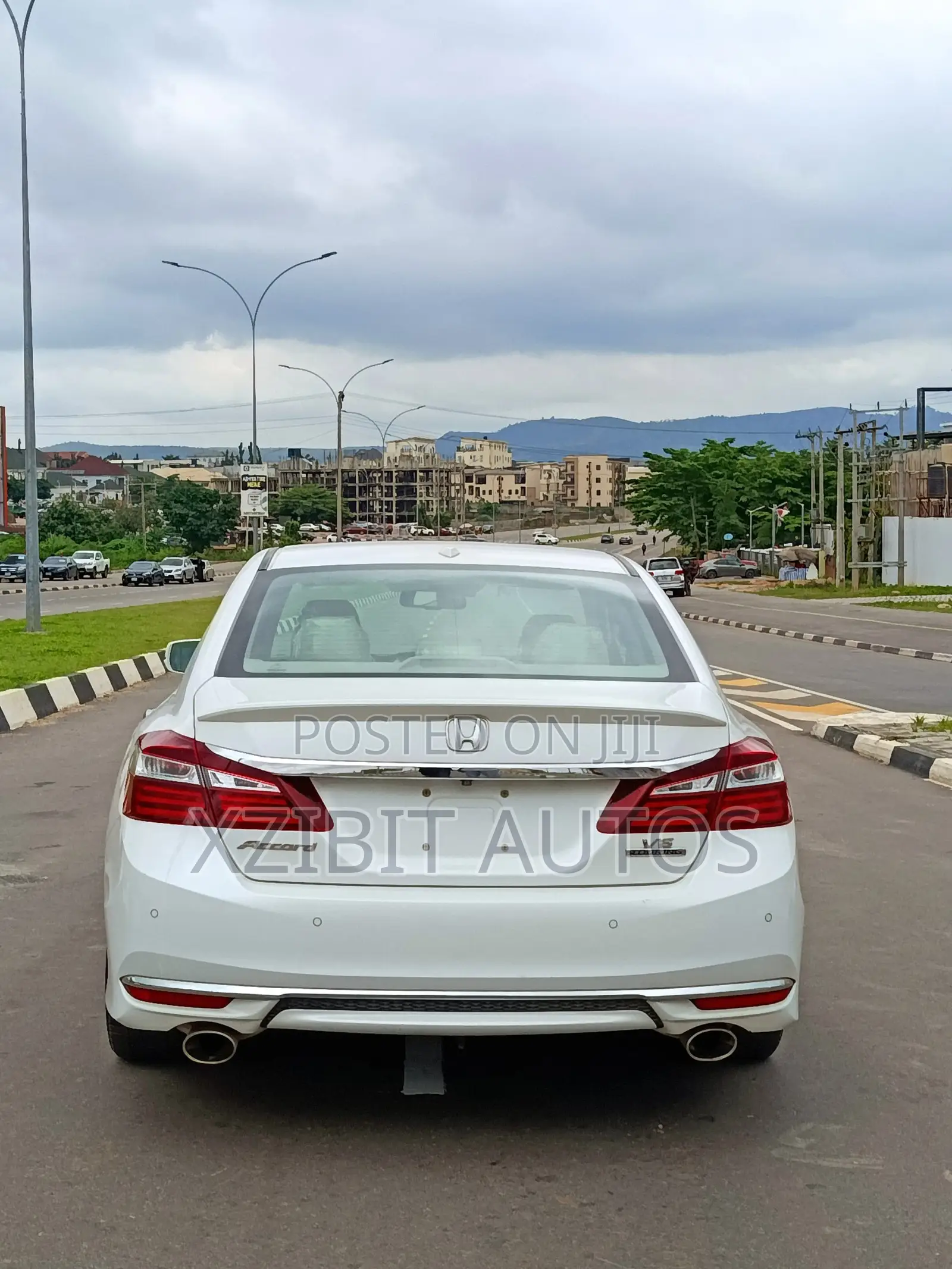 Honda Accord Touring 4dr Sedan FWD (3.5L 6cyl 6A) 2016 White