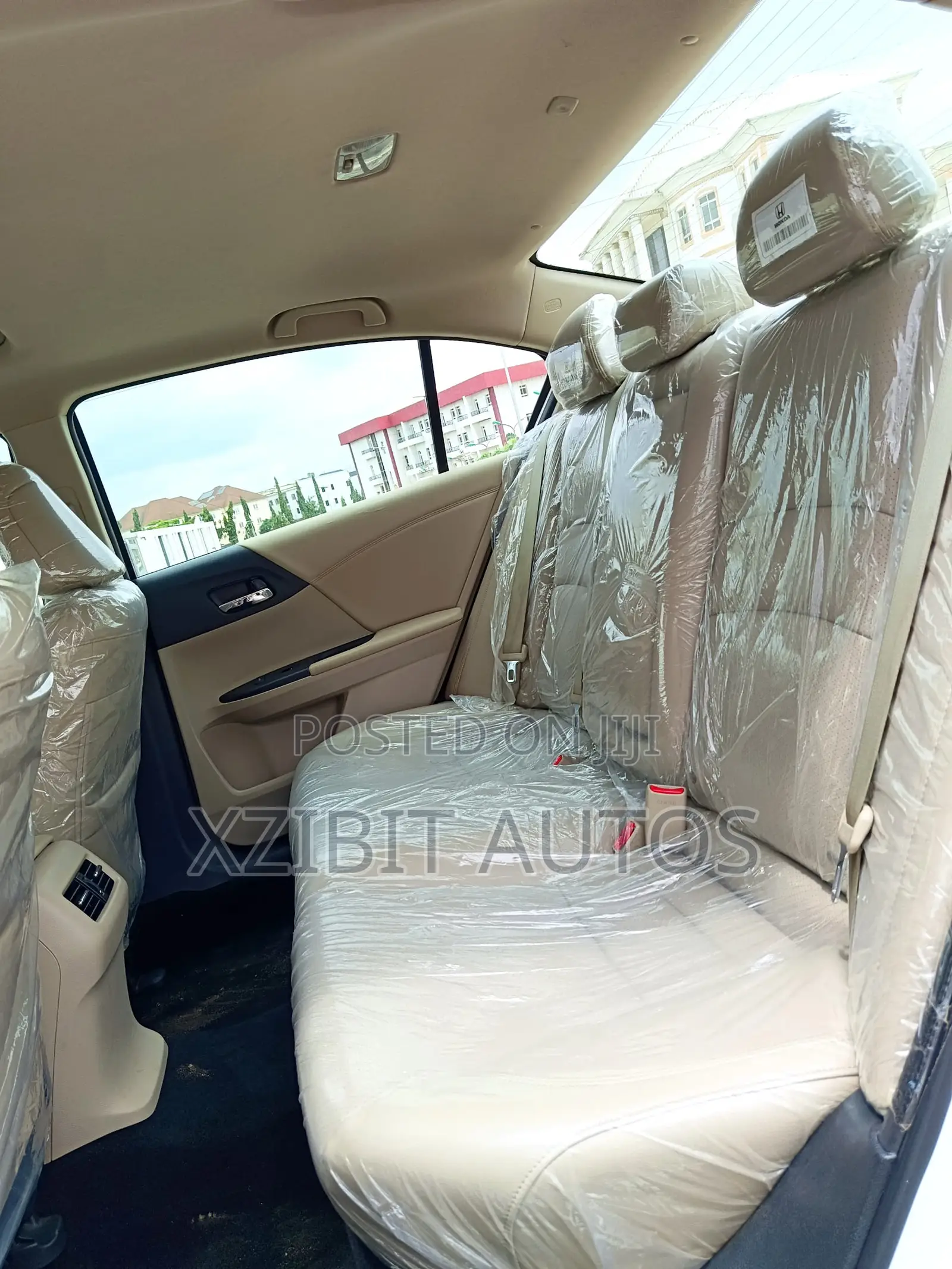 Honda Accord Touring 4dr Sedan FWD (3.5L 6cyl 6A) 2016 White