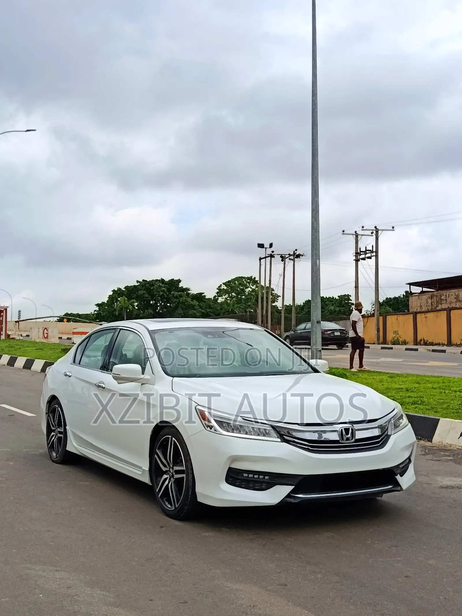 Honda Accord Touring 4dr Sedan FWD (3.5L 6cyl 6A) 2016 White