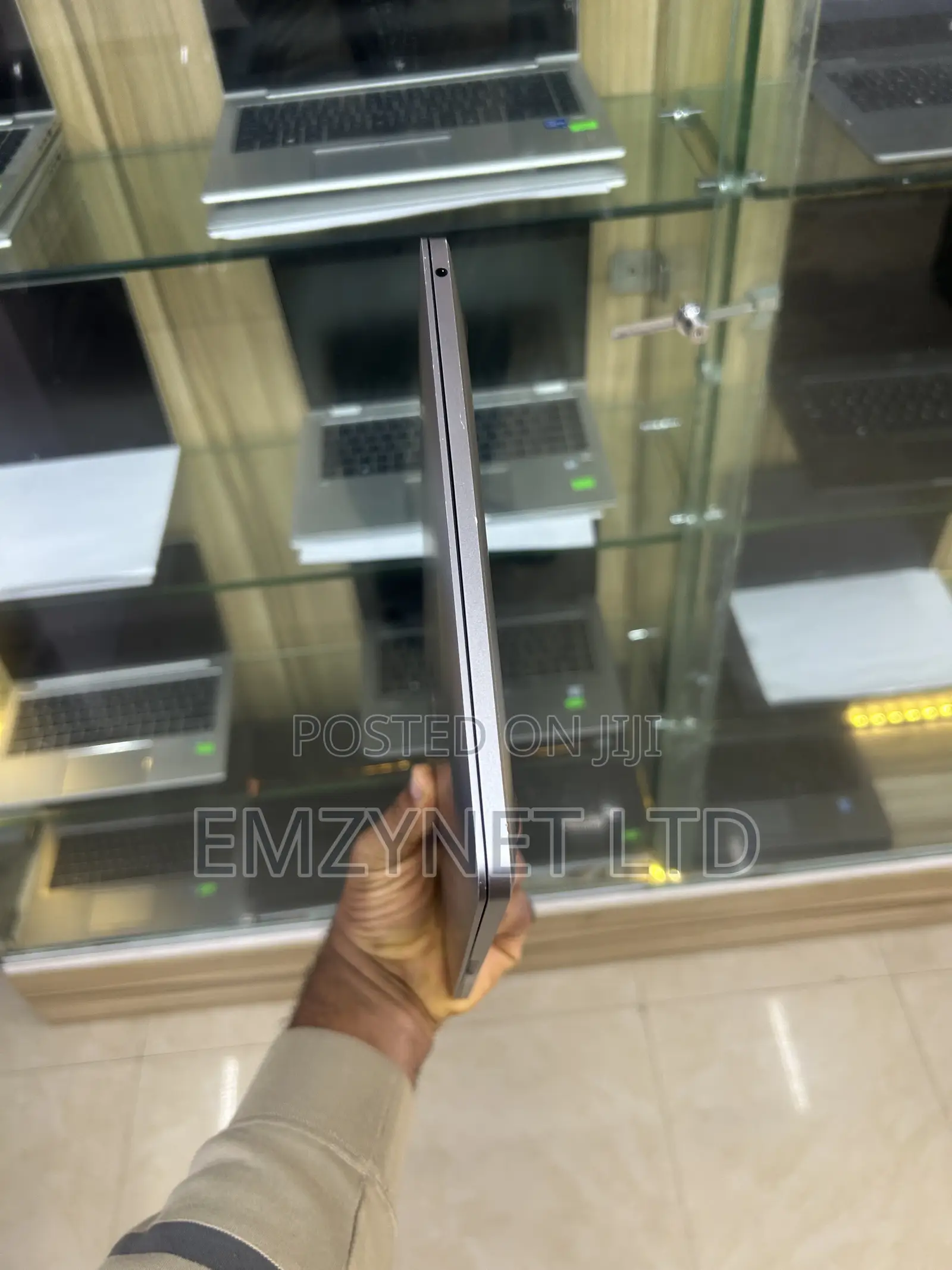 Laptop Apple MacBook Pro 2022 M2 16GB Apple M2 SSD 512GB