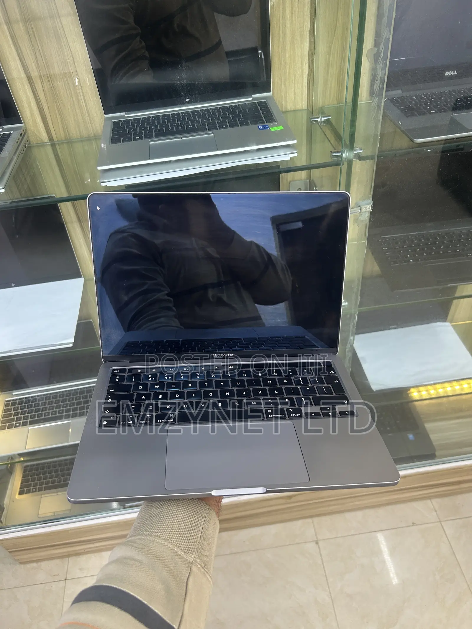 Laptop Apple MacBook Pro 2022 M2 16GB Apple M2 SSD 512GB