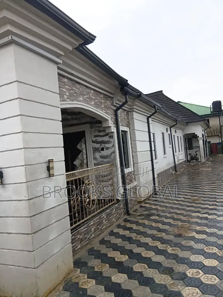 3bdrm Bungalow in Warri for sale
