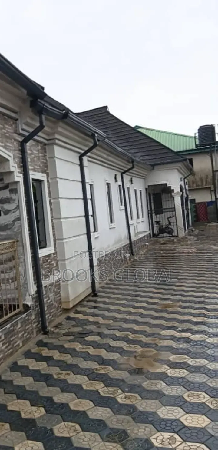 3bdrm Bungalow in Warri for sale