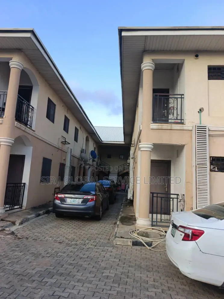 3bdrm Block of Flats in 3Rd Avenue, Bunkoro for sale