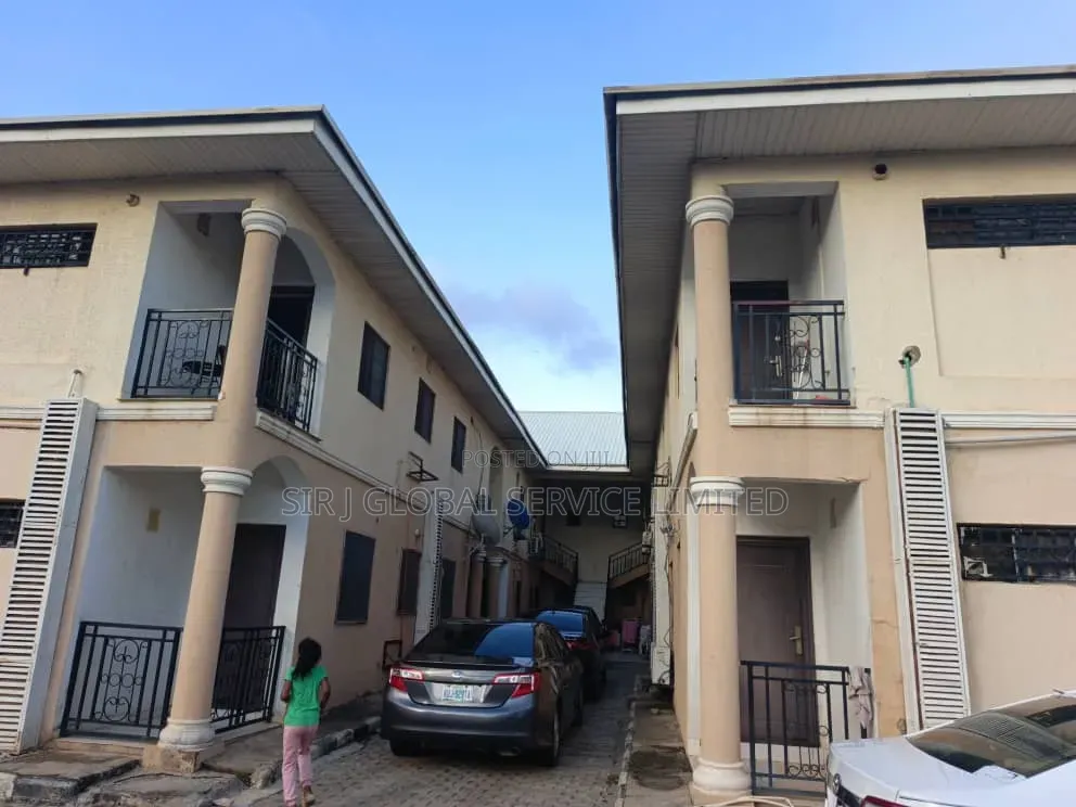 3bdrm Block of Flats in 3Rd Avenue, Bunkoro for sale