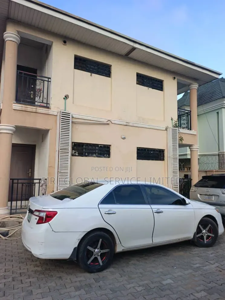 3bdrm Block of Flats in 3Rd Avenue, Bunkoro for sale