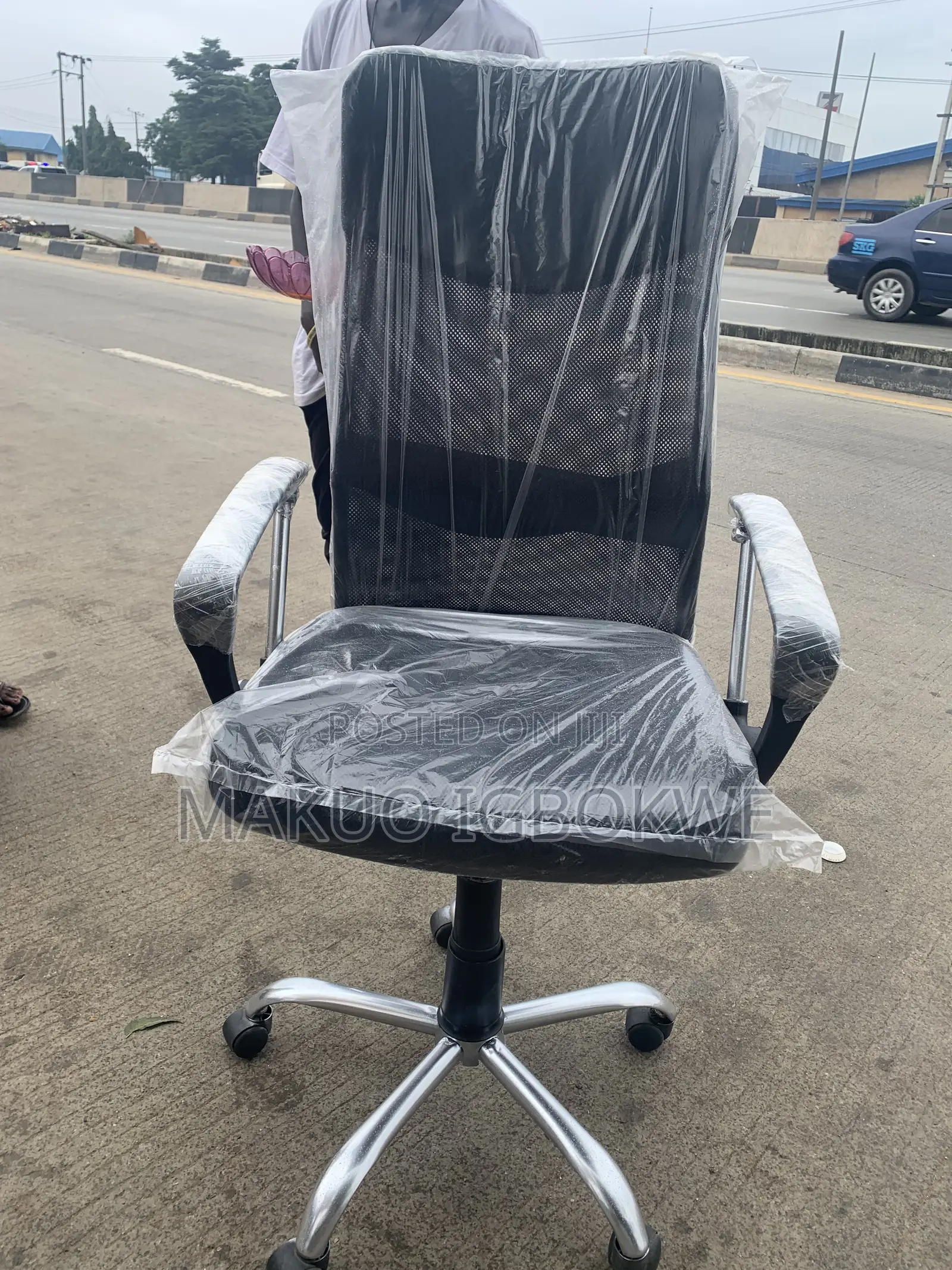 Executive Saloon and Barber Office Chair With High Back Rest