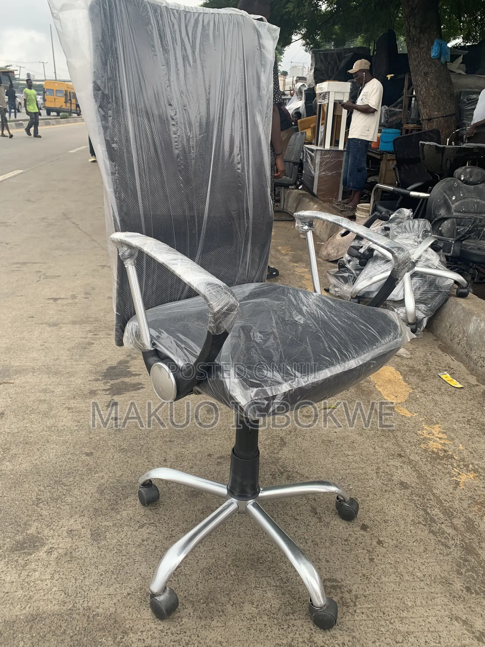 Executive Saloon and Barber Office Chair With High Back Rest