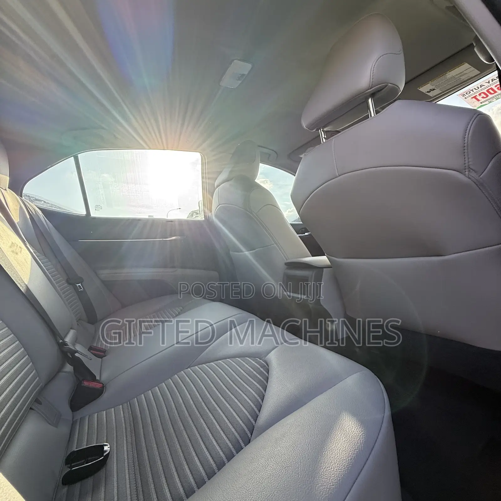 Toyota Camry SE 2021 Blue
