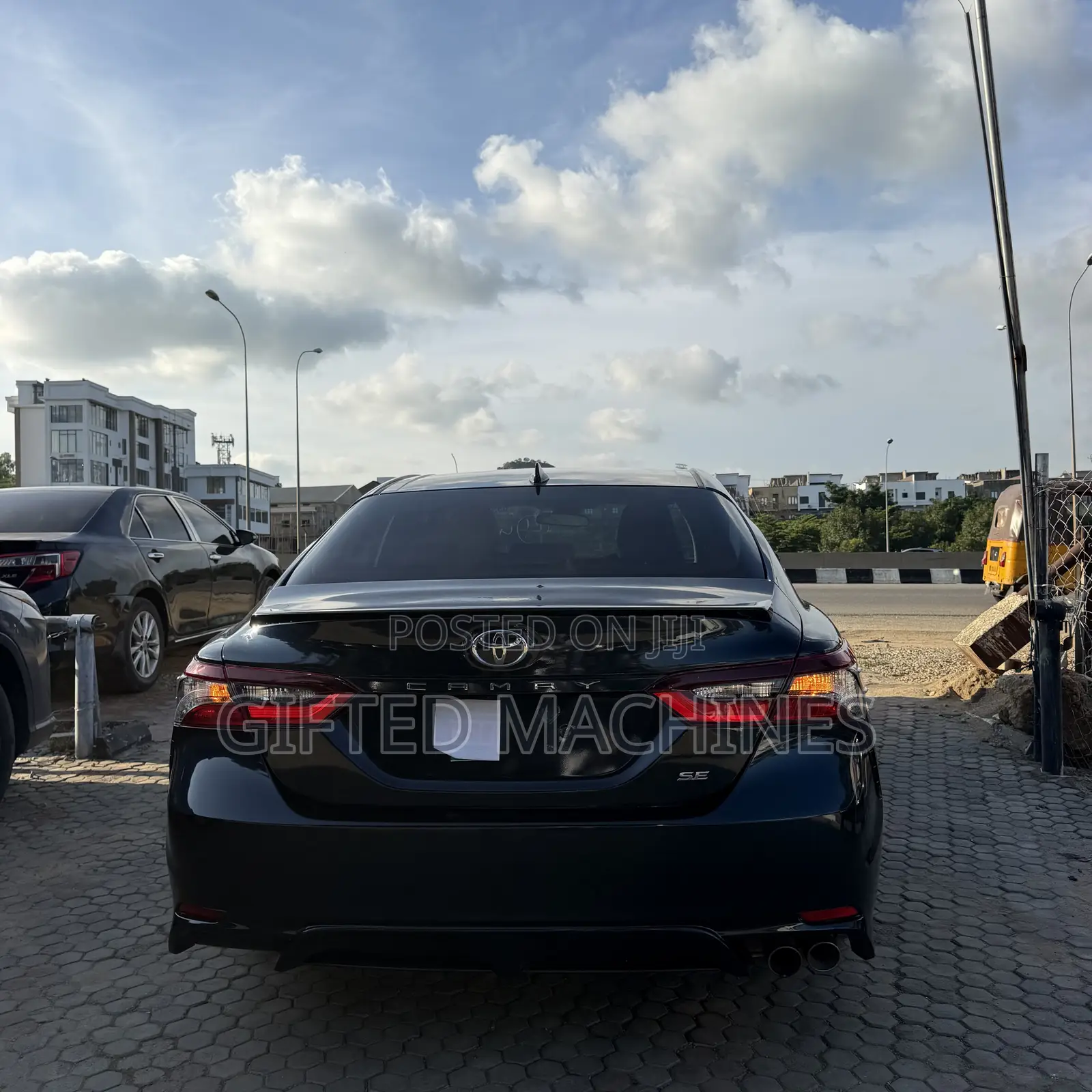 Toyota Camry SE 2021 Blue