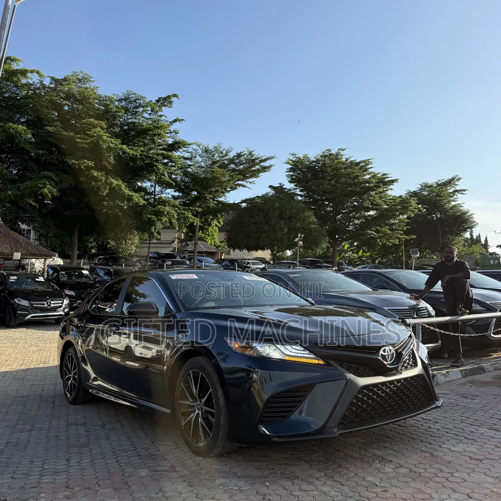 Toyota Camry SE 2021 Blue