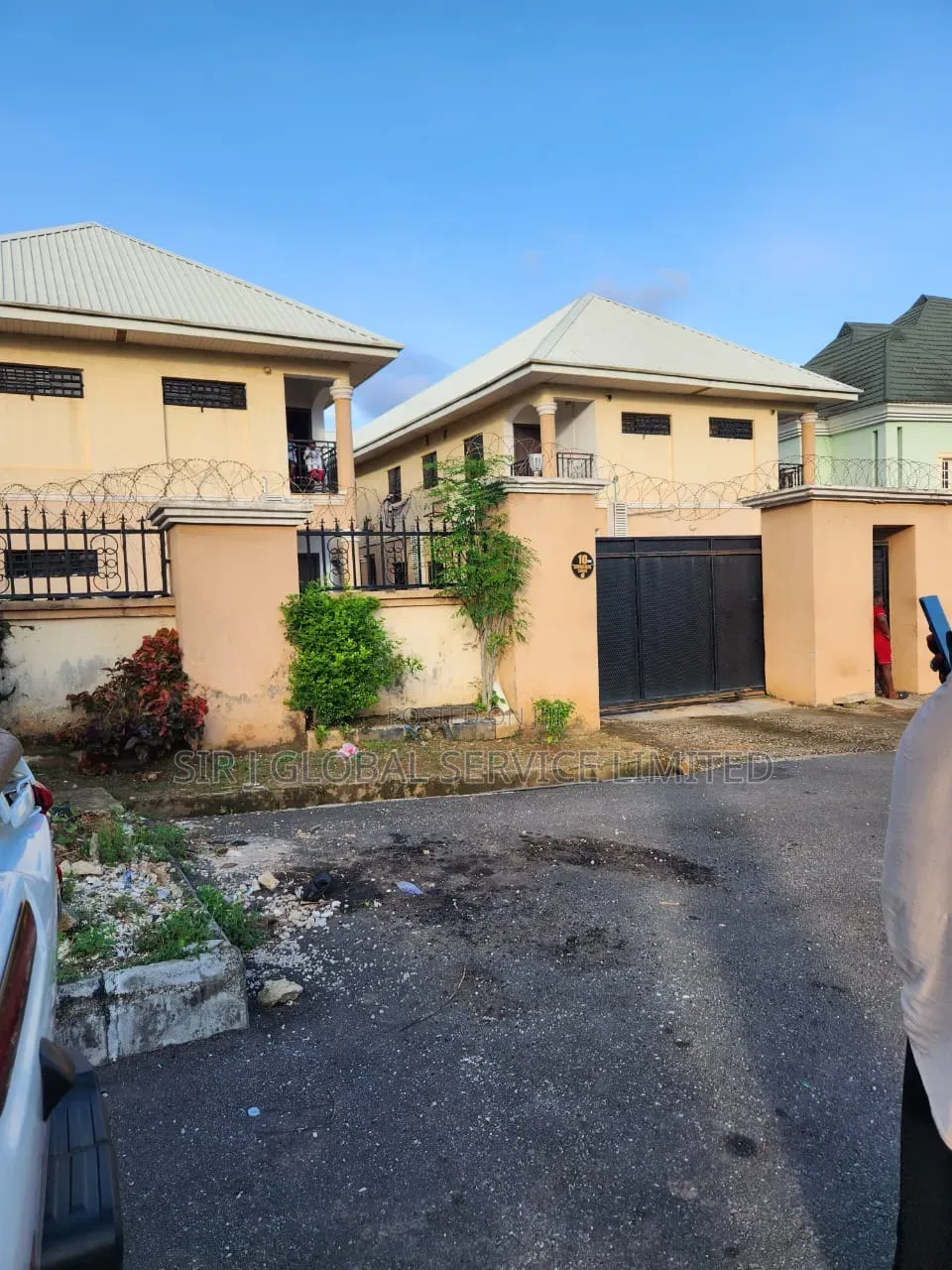 3bdrm Block of Flats in 3Rd Avenue, Bunkoro for sale