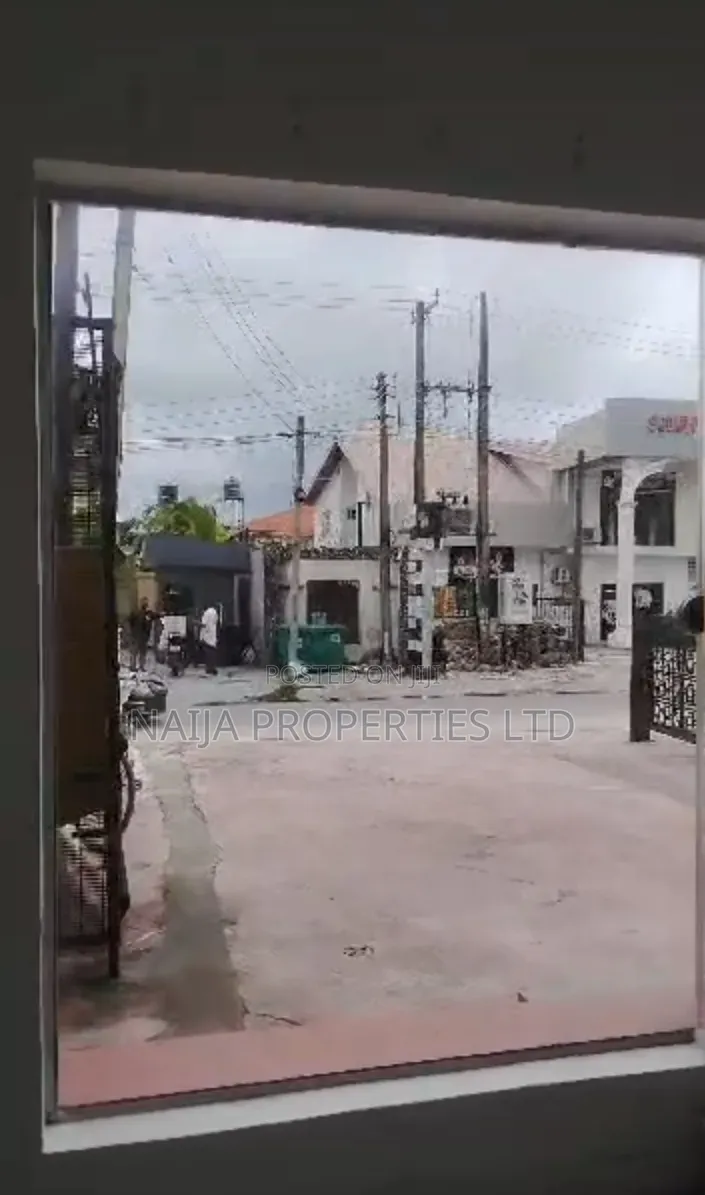 28sqm Shop Space Off Durosinmi Etti, Lekki Phase 1 for Rent