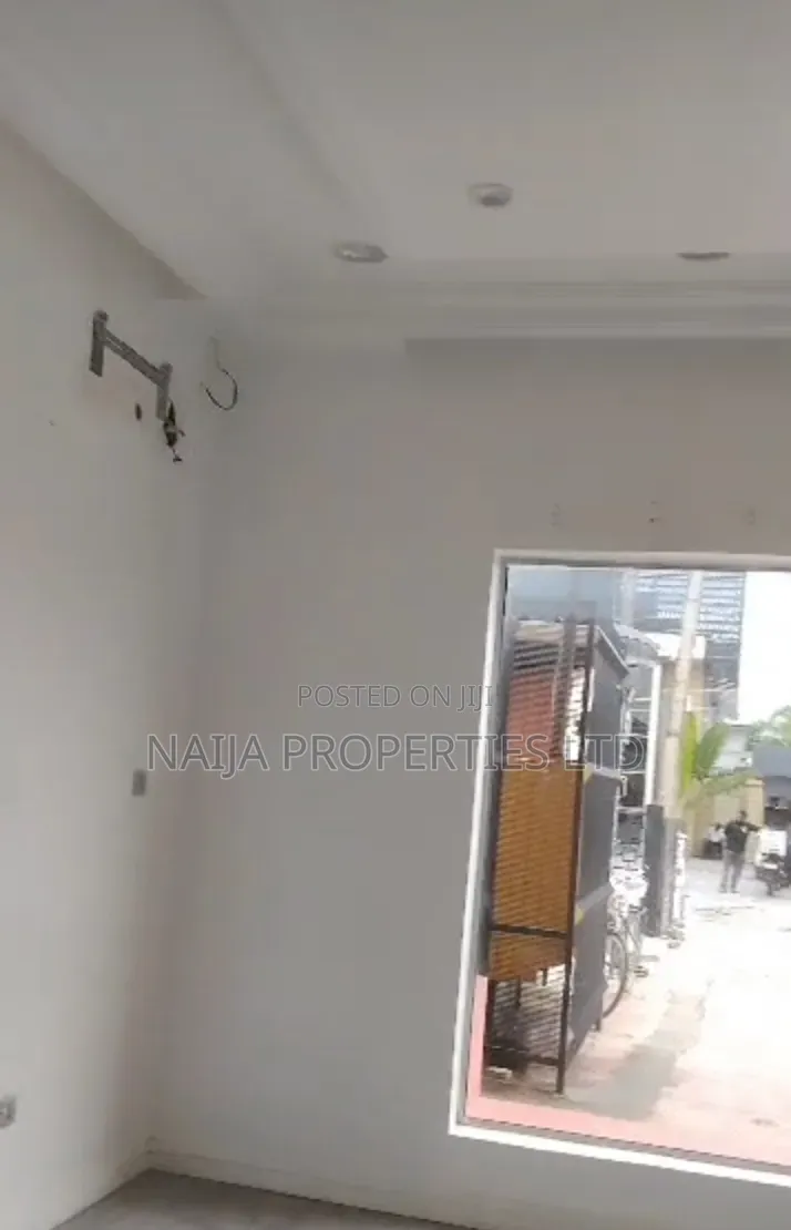 28sqm Shop Space Off Durosinmi Etti, Lekki Phase 1 for Rent
